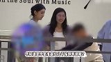 李小萌一家五口逛商场，8岁大儿子像极王雷，李妈妈露面状态年轻