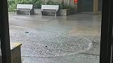积水向中间聚拢差点形成龙卷风