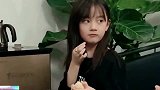 那些就知道“坑爹”的女儿，躺沙发上像个大爷，这是多久没挨揍了