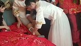 强势伴娘回击伴郎强吻，最搞笑的婚礼流程，应该就是这样的吧