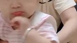 女儿头发匮乏，只有薅点老公的头发救救急