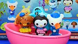 海底小纵队澡盆玩具：给巴克队长和皮医生洗澡