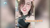 何超莲直言失恋与自己无关，与窦骁隔空秀恩爱，穿着性感身材抢镜