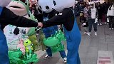 被熊猫人转晕的蛙蛙，晕的都已经倒地了