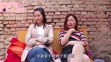 兄弟2人打拼成董事长回乡，到家却发现妈妈在家跪着按摩，怒了