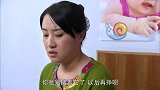 媳妇回到家里发现家兴正向钱磕头，真是个财迷啊