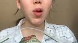 看起来像个美女，一说话吓到我了，是传说中的变性人吗