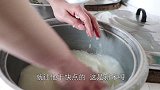 不再给鱼洗澡，鱼锅今天安排上，姐夫他俩还喝点，味道真哇塞