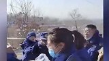 大姐买100份煎饼果子送栖霞金矿救援者，天很冷，心却暖了…加油！山东 烟台