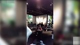 一抹纯白!女神健身房练肩 这是什么神仙颜值!