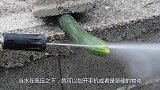 扑克牌的威力有多恐怖？小伙用西瓜测试，结果出乎意料！