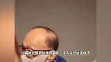 96岁李嘉诚现场五月天演唱会，有说有笑架轮椅退场，周凯旋全程陪伴
