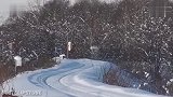 大雪过后火车是怎样通行的像雪龙飞过一样威猛