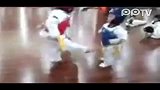实拍：宝宝跆拳道对打似跳舞