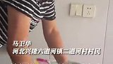 “那些官兵和我们的孩子是一样的！” 强降雨过后，河北兴隆一户未受灾的村民赶回家中，为抢险救援人员蒸包子：“让他们吃口热乎的。”