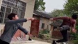 小伙的这一下直接给我笑岔气了！