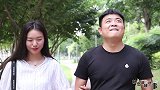 短剧：情侣公园散步，却碰到大侠，大侠的所作所为让人不假思索
