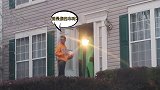 男子假装踢碎车窗，想看汽车主人的反应，结果被追着打