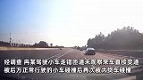 黑色小车高速上随意变道接连被撞，车头被抹掉，交警：黑色小车司机全责！