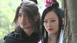 两条龙打架你见过吗男子化身金龙，和恶龙缠斗
