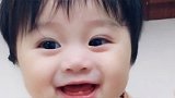 萌娃笑的特别甜，特别可爱