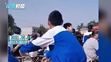 学校组织亲子活动男孩家长未到场，男孩的一个动作让网友大呼心疼