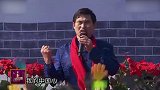 朱之文演唱歌曲《我的中国心》，与台下观众互动