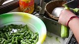 外婆家聚餐：小谭和外婆一人炒个锅，灶台又要摆不下了，大排场！