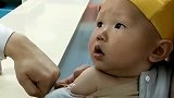 妈妈带宝宝去扎针，本以为宝宝不会哭，可是后来宝宝真忍不住哭了