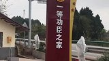 英雄应该被尊重，值得大家学习