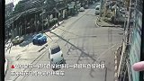 泰国32辆保时捷横行马路闯红灯惹众怒