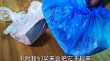 解冻肉时，别直接用水泡，大厨教你一招，吃起来和鲜肉一样