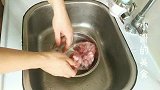 立夏后，要多喝鸡骨草猪骨汤，加绿豆薏米清热祛湿，老少佳宜