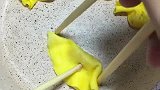 用三根筷子做出漂亮的蛋饺