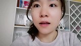 晃眼一看，打工妹腿下长了一根鸡毛掸子吗，咦，原来是这个小可爱