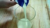 黄油不用买，教你在家轻松做，搅一搅压一压，做出的黄油又香又纯