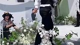 伴郎炫技裤子破洞，尴尬地跑下台