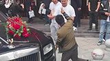 大哥能屈能伸，长见识了