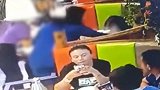 店员上菜打翻热汤，9岁男孩被严重烫伤