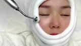 美女来店里做面膜，美容师只剩下鼻孔，有强迫症的看着真舒服！