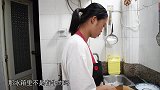 芹菜炒牛肉太好吃，丫丫做了一大盘，爽口下饭，一家人吃得美滋滋