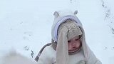 人类幼崽到底有多可爱呢，这小雪人也太乖了