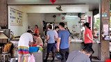 烧饼加油条，再来一碗咸豆浆，吃得太爽了，台北老店的口味就是正