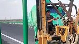 这是路面太软还是管子太结实