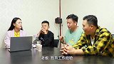 三个小伙应聘经理，老板让他们倒水不能用手，最后一个小伙真机智