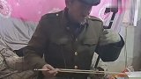 7旬大爷二胡演奏《说句心里话》，曲调伤感，深情入心！
