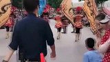 来迪士尼,就为了看网红小姐姐一眼,这颜值也太帅气了吧!