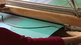 由于机械设备的发展，像這样的织布设备，变得少而又少！