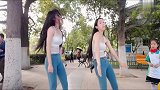两个小妹妹，户外热舞第二弹