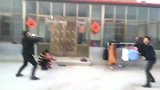 球拍没了也阻挡不了打羽毛球，憋出多少人才